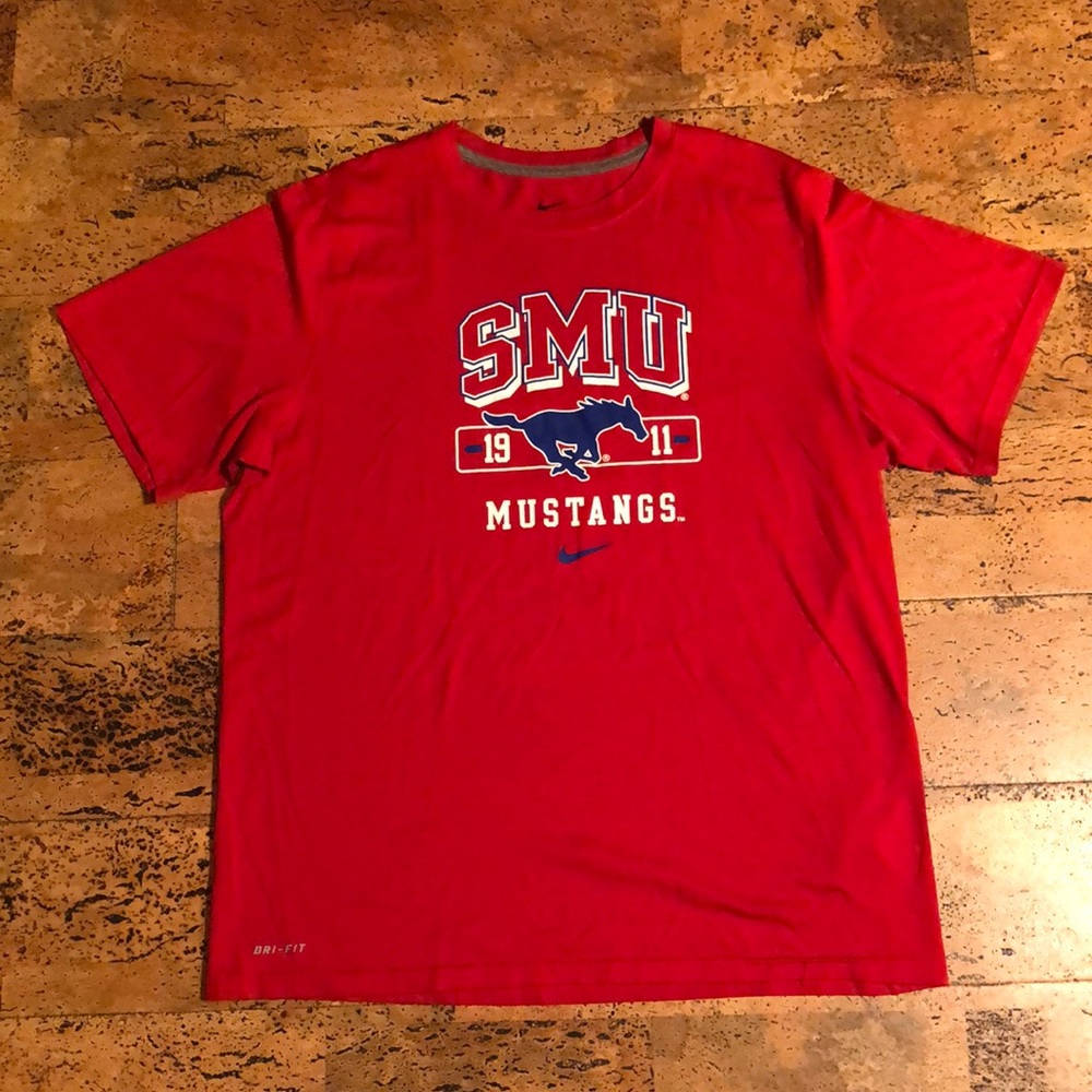 Nike Men’d Red SMU Mustangs Short Sleeve Tee